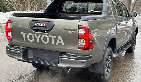 Toyota Hilux VIII рестайлинг ADVENTURE SR5 мах комплектация