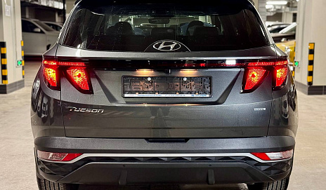Hyundai Tucson IV  2.0 150л.с 2024г. серый на белом