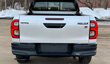 Toyota Hilux VIII рестайлинг GR SPORT (белый)