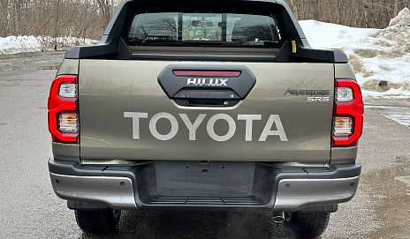 Toyota Hilux VIII рестайлинг ADVENTURE SR5 мах комплектация